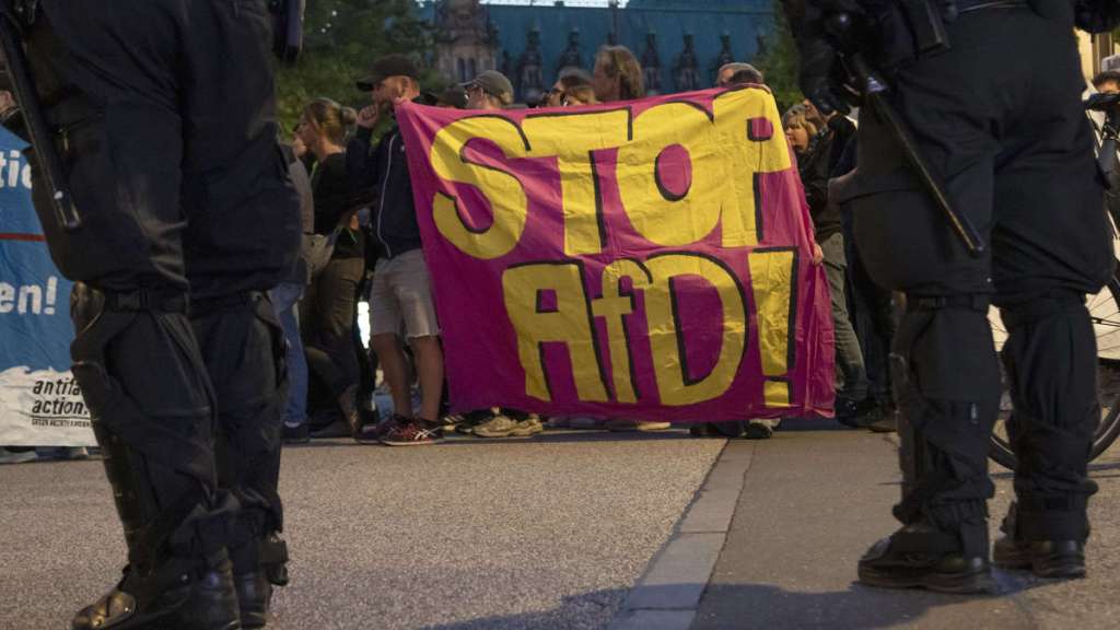 „Wir brauchen eine Linke, die wieder glaubwürdig für einen grundlegenden Bruch mit den bestehenden Verhältnissen steht“               Ein Interview mit revolutioären Jugendlichen in&nbsp;Sachsen-Anhalt